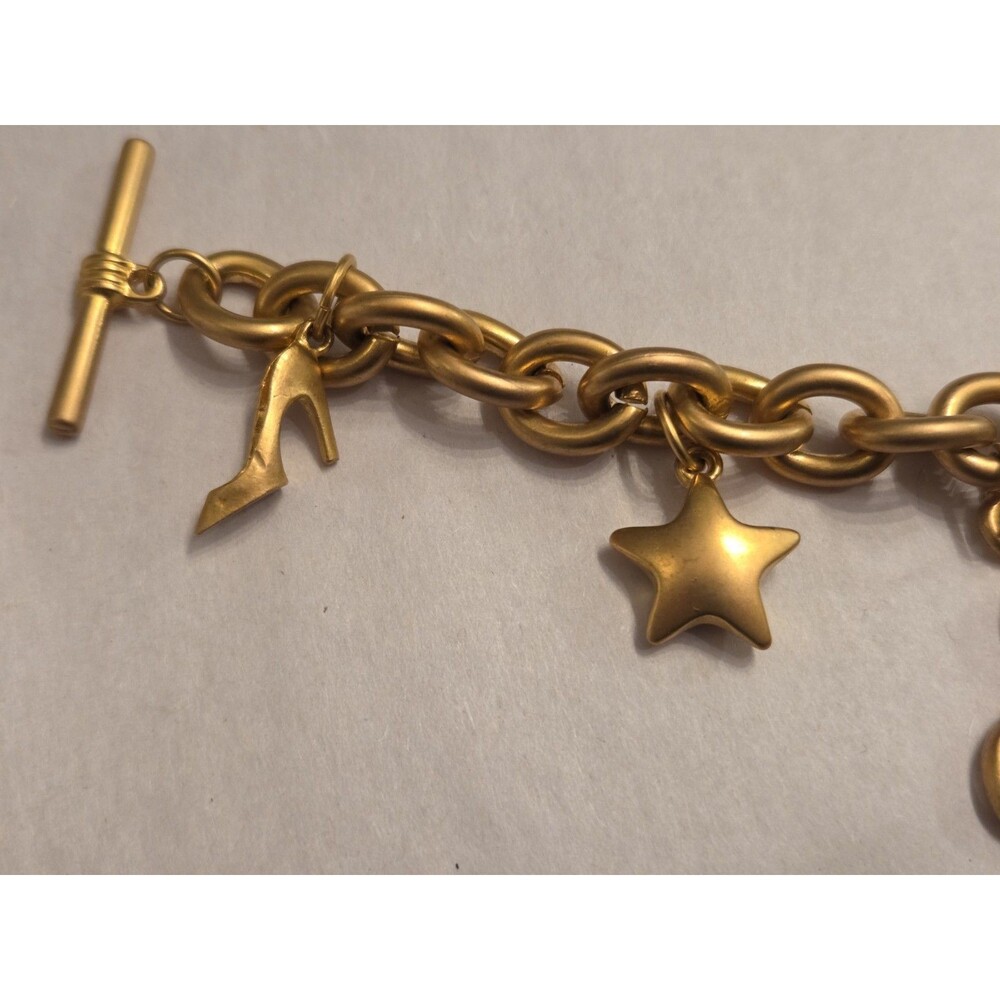 Victoria’s Secret Gold Tone Charm Bracelet VS Logo Missing Charm Toggle Closure - Picture 3 of 5